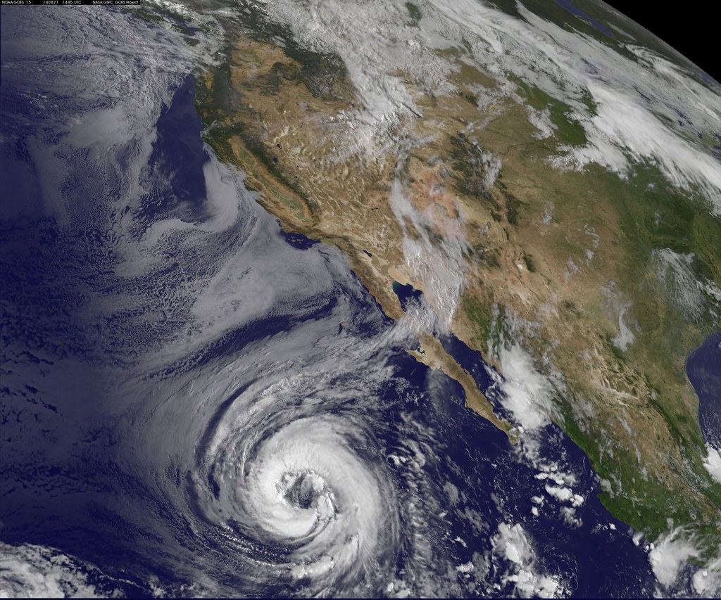 ハリケーン・ロウェルの衛星画像